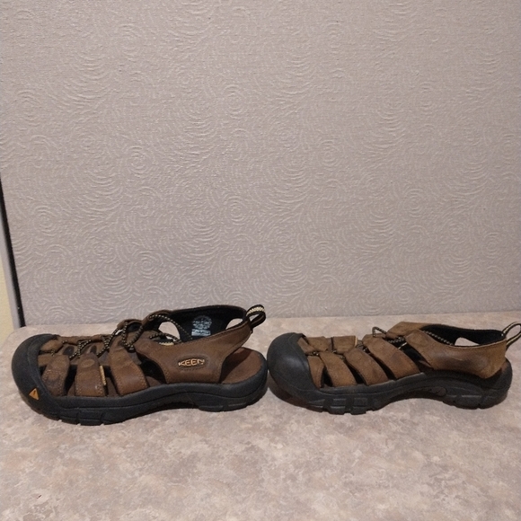 Keen Brown and Black Men\'s Size 8 Sandals main image 4